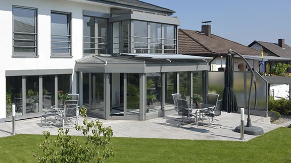 Hochwertiger Sonne Wohnwintergarten aus Aluminium und Glas für ganzjährigen Wohnkomfort